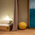 Roomie Alps Design Hostel *