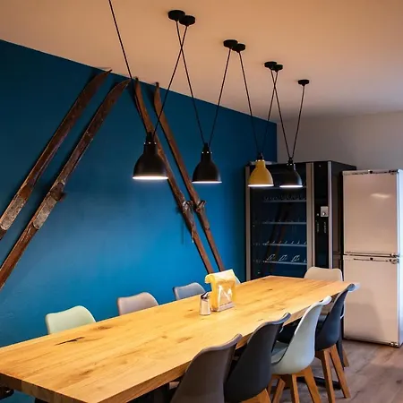 Roomie Alps Design بيت شباب *